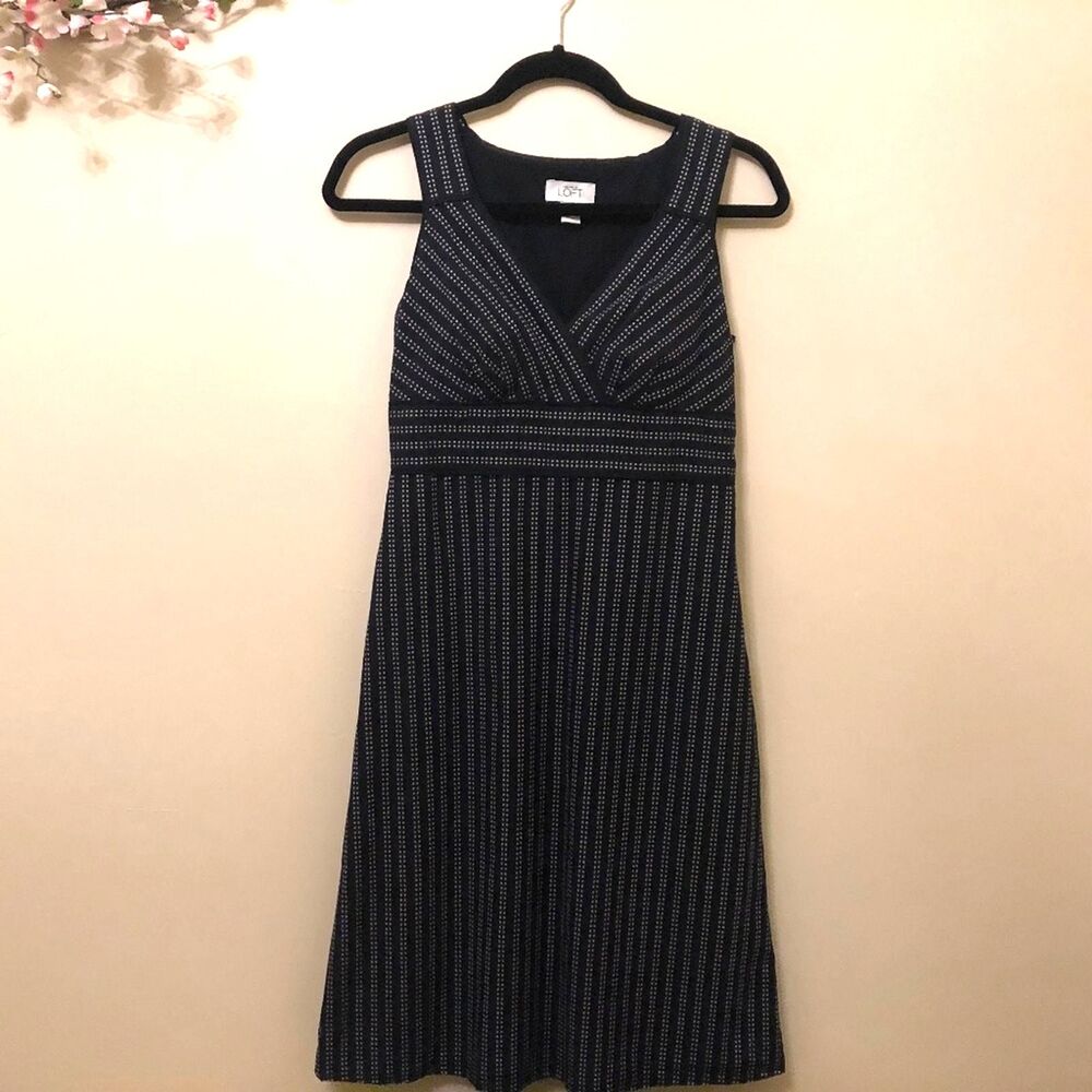 LOFT Empire Waist Dress  V-neck Size 0